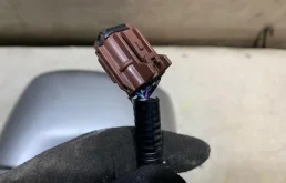 Стекла и зеркала для Nissan Tiida на фотографиях