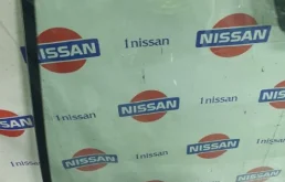 Лобовое (ветровое) стекло для Nissan Qashqai на фотографиях