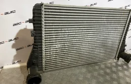 Интеркулер для Volkswagen Passat 2006 года на фотографиях