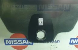 Лобовое (ветровое) стекло для Nissan Qashqai на фотографиях