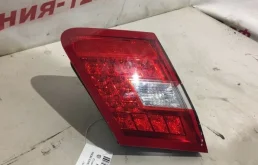 Фонарь внутренний правый для Mercedes-Benz E class 2009 года на фотографиях