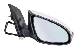 Стекла и зеркала для Toyota Corolla 2016 года на фотографиях