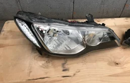 Фара ксенон левая для Honda Civic 2005 года на фотографиях