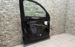 Дверь передняя левая для Audi Q3 на фотографиях