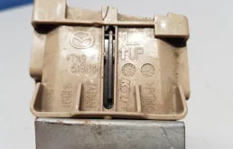 Форсунка фароомывателя левая для Mazda CX 5 2011 года на фотографиях