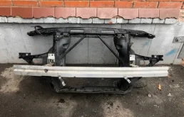 Панель радиатора (телевизор) для BMW X3 2005 года на фотографиях