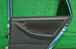 Дверь задняя правая для Toyota Corolla 2001 года на фотографиях