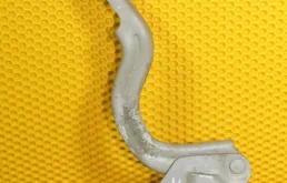 Петля капота левая для Hyundai Solaris 2021 года на фотографиях