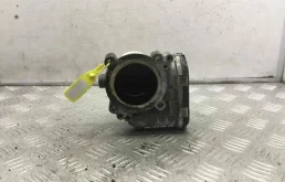 Дроссельная заслонка для Mercedes-Benz C class 2002 года на фотографиях