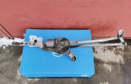 Трапеция стеклоочистителей для Mercedes-Benz C class на фотографиях