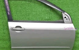 Дверь передняя правая для Toyota Corolla 2003 года на фотографиях