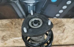 Амортизатор передний правый для Mazda CX 5 на фотографиях