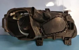 Фары для Volkswagen Touran 2005 года на фотографиях