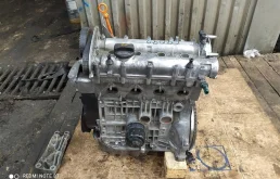 Двигатель без навесного для Volkswagen Polo 2003 года на фотографиях