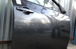 Дверь передняя правая для Toyota Corolla 2006 года на фотографиях