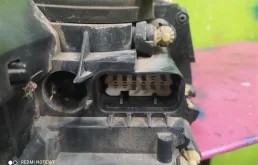 Фара ксенон левая для Volkswagen Touareg 2003 года на фотографиях