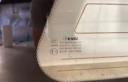 Стекла и зеркала для Mitsubishi Grandis 2007 года на фотографиях