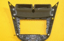 Центральная консоль для Hyundai Solaris 2010 года на фотографиях