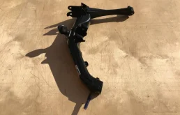 Рычаг задний левый нижний для Toyota Avensis 2003 года на фотографиях