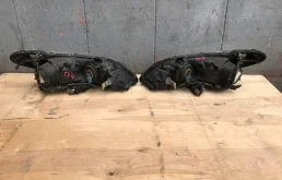 Фара правая для Honda Civic 2005 года на фотографиях