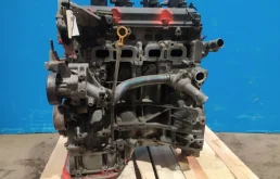 Двигатель без навесного для Nissan X-Trail 2006 года на фотографиях