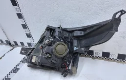 Фара правая для Ford Explorer 2012 года на фотографиях