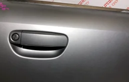 Дверь передняя правая для Audi A4 2001 года на фотографиях