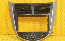 Центральная консоль для Hyundai Solaris 2010 года на фотографиях