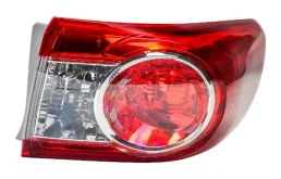 Фонарь правый для Toyota Corolla 2012 года на фотографиях