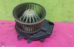 Мотор отопителя для Volkswagen Passat 2002 года на фотографиях