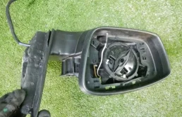 Стекла и зеркала для Skoda Rapid 2018 года на фотографиях