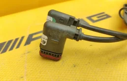 Датчик ABS передний правый для Mercedes-Benz E class на фотографиях