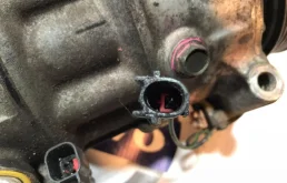 Компрессор кондиционера для Jaguar XF 2013 года на фотографиях