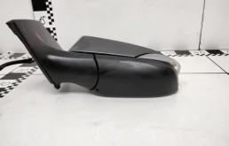 Стекла и зеркала для Toyota Corolla 2016 года на фотографиях