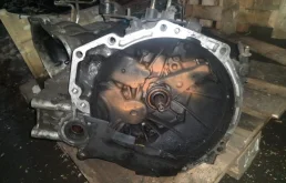 МКПП для Kia Carnival 2002 года на фотографиях