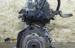 Двигатель без навесного для Volkswagen Polo 2023 года на фотографиях