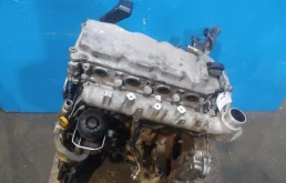 Двигатель без навесного для Nissan Navara 2002 года на фотографиях