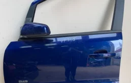 Двери для Opel Zafira 2007 года на фотографиях