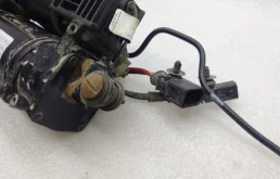 Компрессор пневмоподвески задний для Audi Q7 2008 года на фотографиях