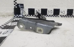 Петля капота левая для Skoda Rapid 2025 года на фотографиях