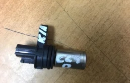 Датчик положения коленвала для Nissan X-Trail на фотографиях
