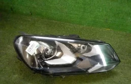 Фары для Volkswagen Touareg 2014 года на фотографиях