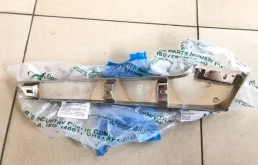 Молдинг переднего бампера левый для Mitsubishi Pajero Sport на фотографиях