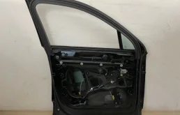 Накладка на дверь передняя левая для Audi Q7 2015 года на фотографиях