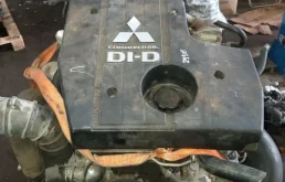 Двигатель без навесного для Mitsubishi Pajero 2017 года на фотографиях