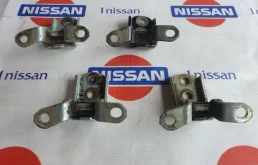 Петля передней левой двери, верхняя для Nissan Almera Classic B10 2006-2012