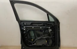 Накладка на дверь передняя левая для Audi Q7 2015 года на фотографиях