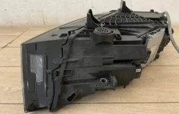 Фара ксенон левая для Audi Q7 2017 года на фотографиях