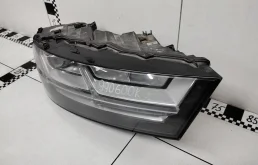 Фара ксенон правая для Audi Q7 2024 года на фотографиях