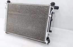 Кассета радиаторов для Hyundai Solaris 2013 года на фотографиях